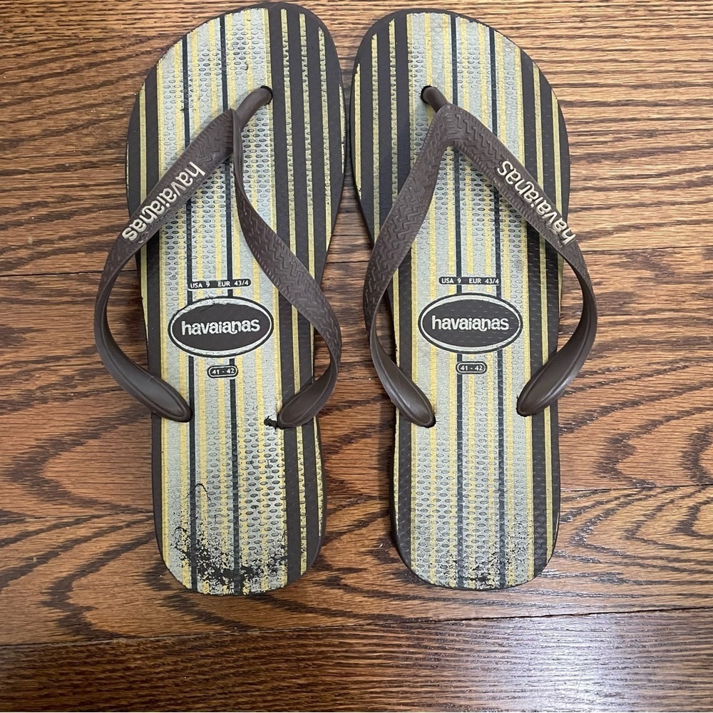 **4/$12** Havaianas Men's Flip Flops 41/42 - US 9/10
